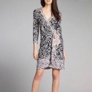BCBG MAXAZRIA Long Sleeve Abstract Patterned Wrap Dress XS 080-E